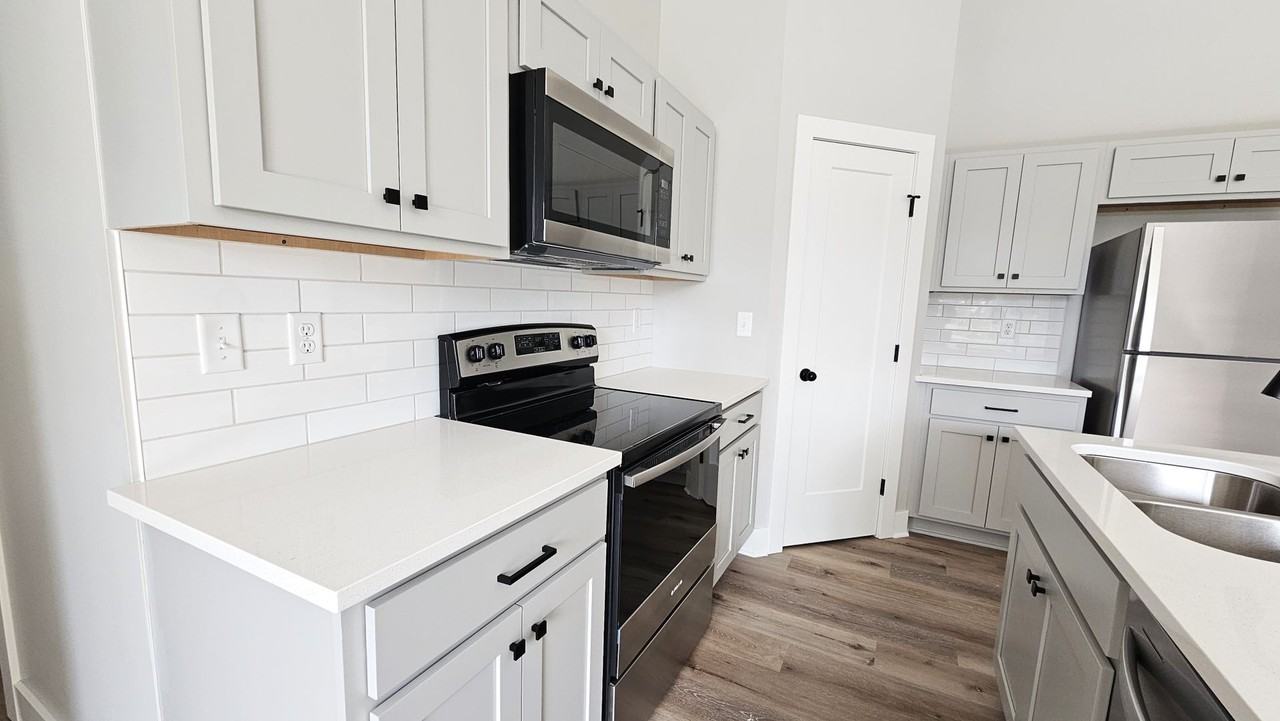 230 S Anna St - Photo 3 of 15
