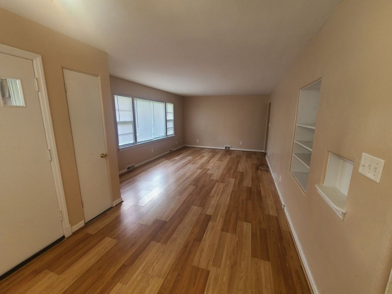 1509 N Main St - Photo 3 of 16