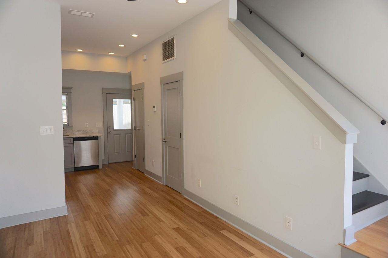 514 E Hall St - Photo 3 of 13