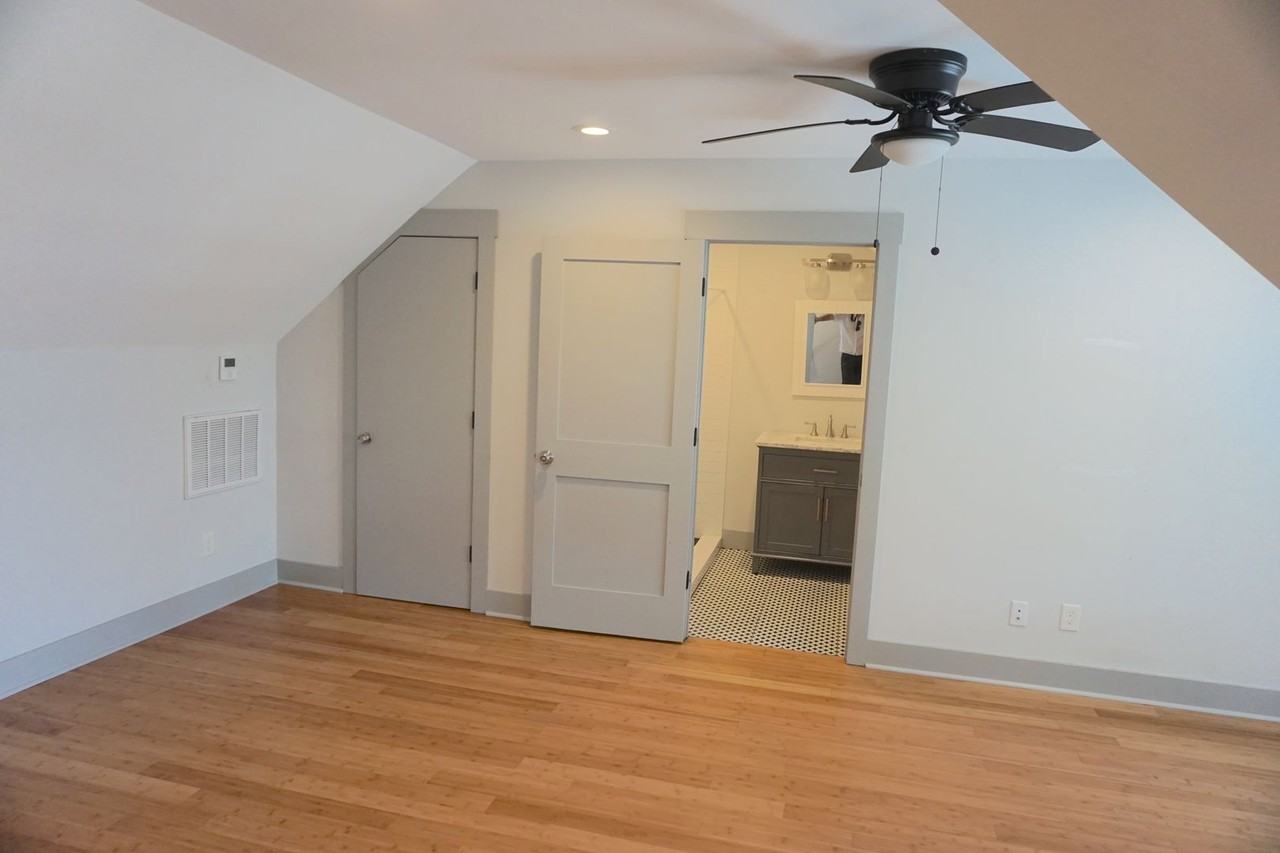 514 E Hall St - Photo 5 of 13