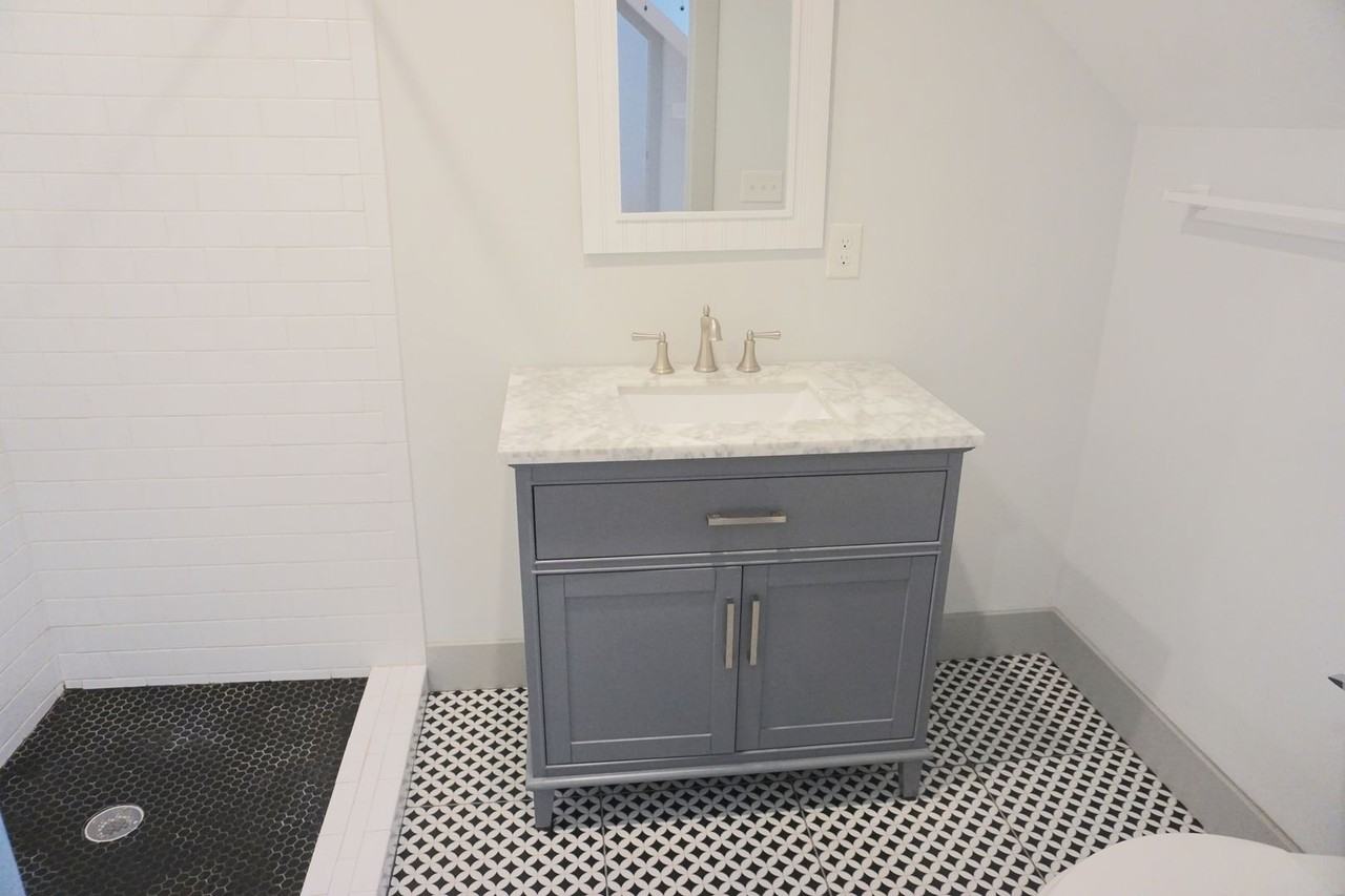 514 E Hall St - Photo 2 of 13