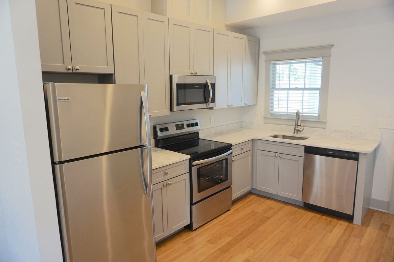 514 E Hall St - Photo 7 of 13