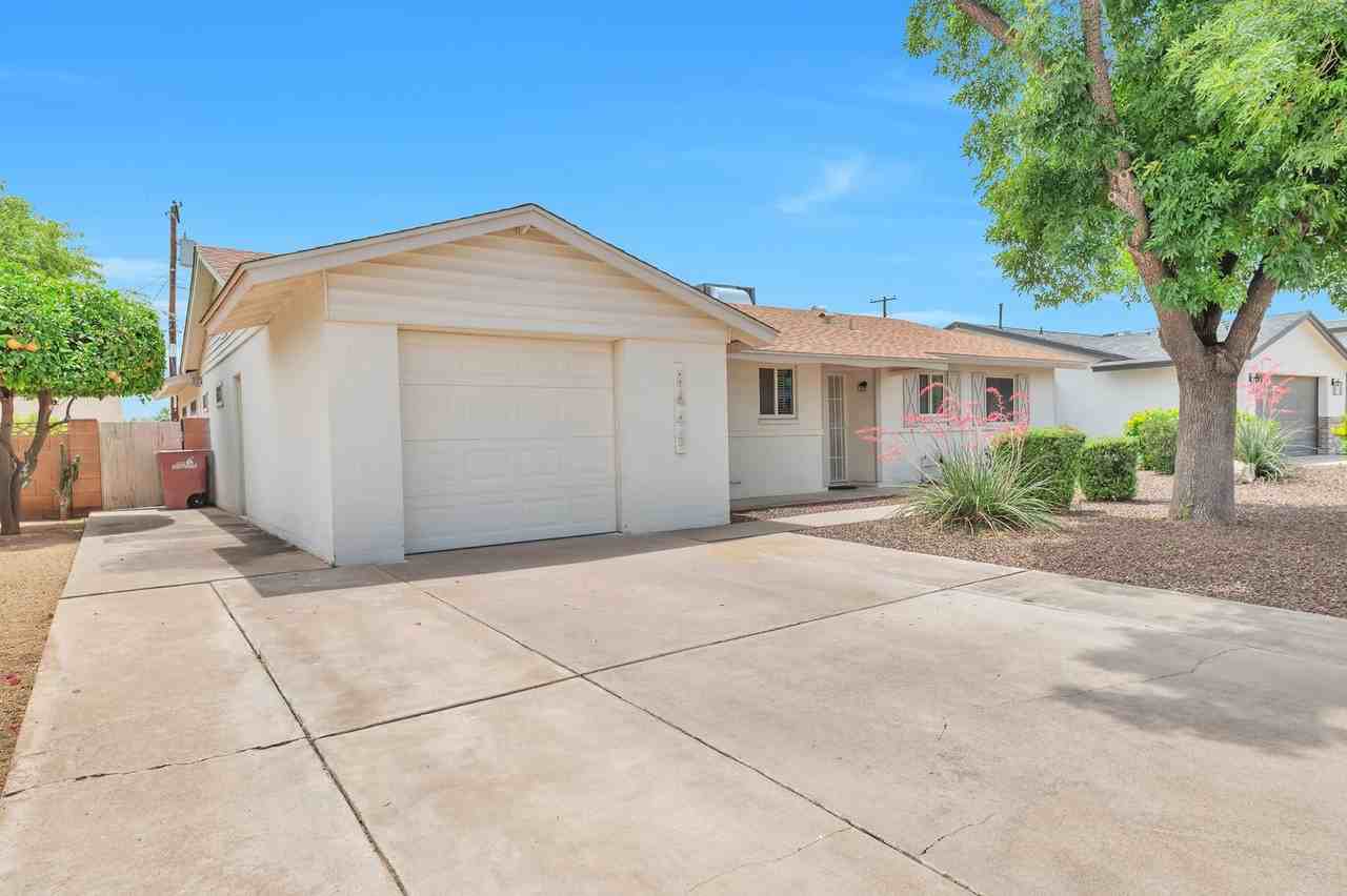 8445 E Dianna Dr - Photo 2 of 32