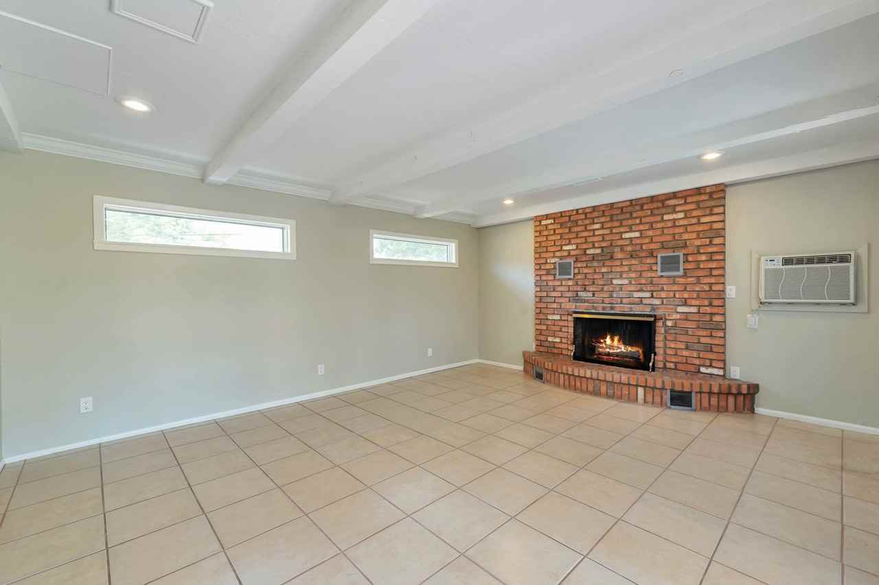 8445 E Dianna Dr - Photo 7 of 32