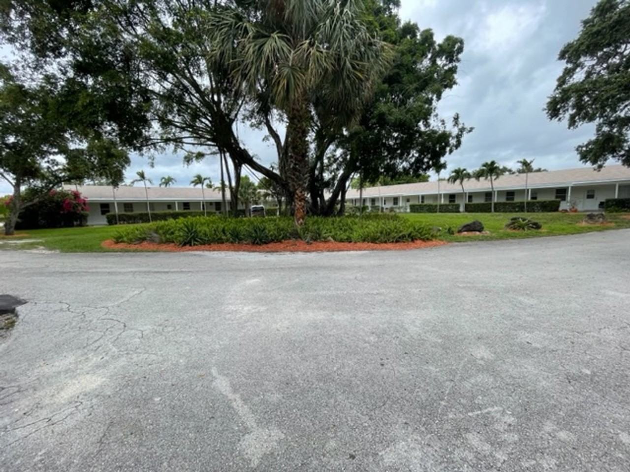 995 Sec dep special with IN UNIT LAUNDRY in select units in EAST BOCA Apartments 3000 Nw 5th