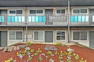 featured image of 802 Harrington Ave Ne