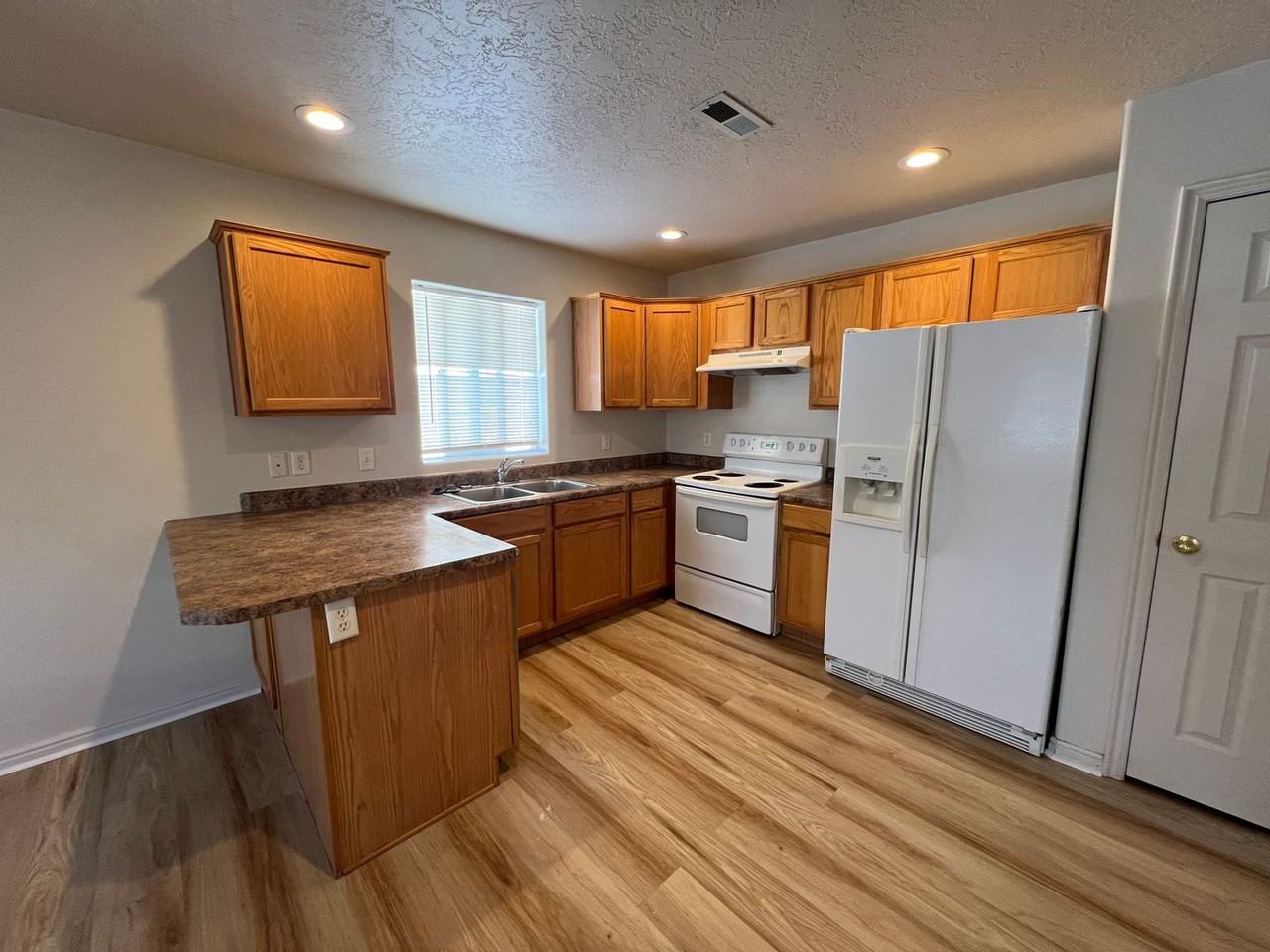 532 W 1950 N - Photo 4 of 17