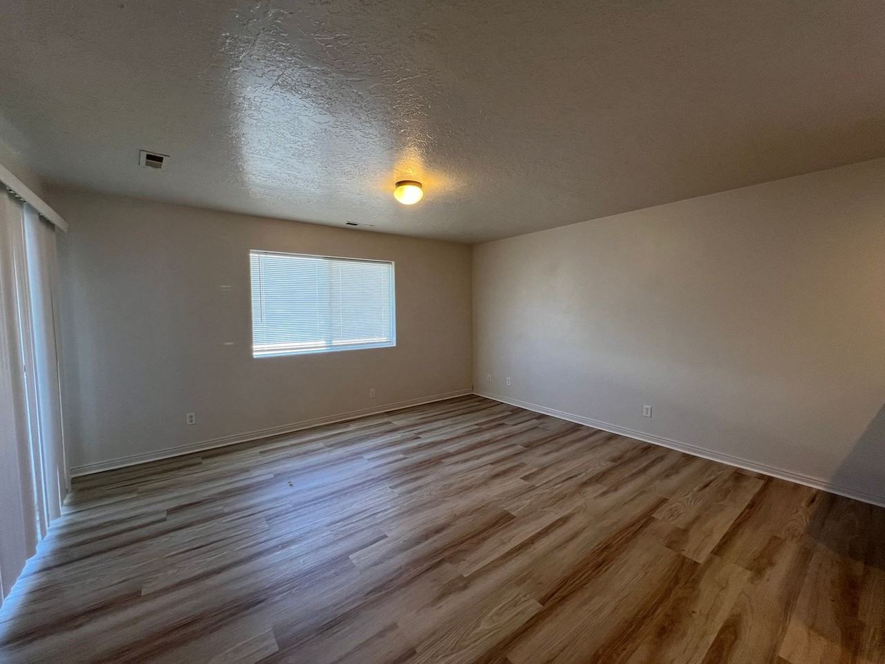 532 W 1950 N - Photo 5 of 17