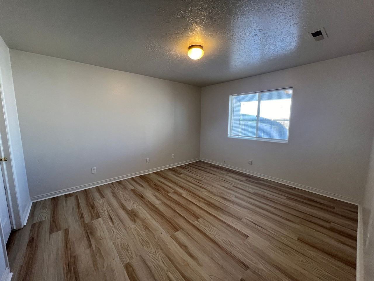 532 W 1950 N - Photo 7 of 17