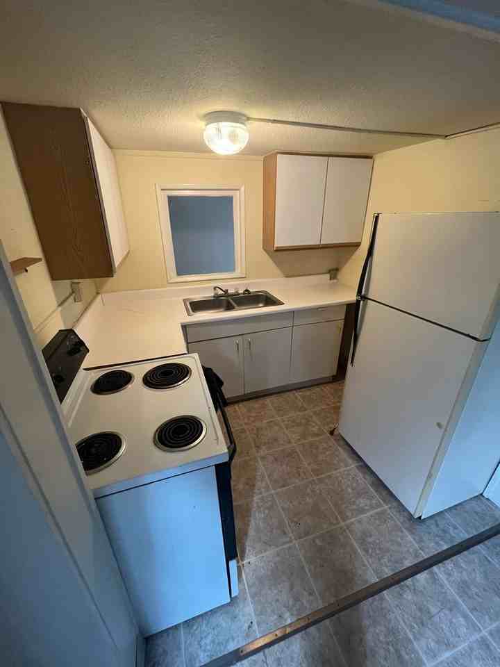 742 E St - Photo 2 of 6