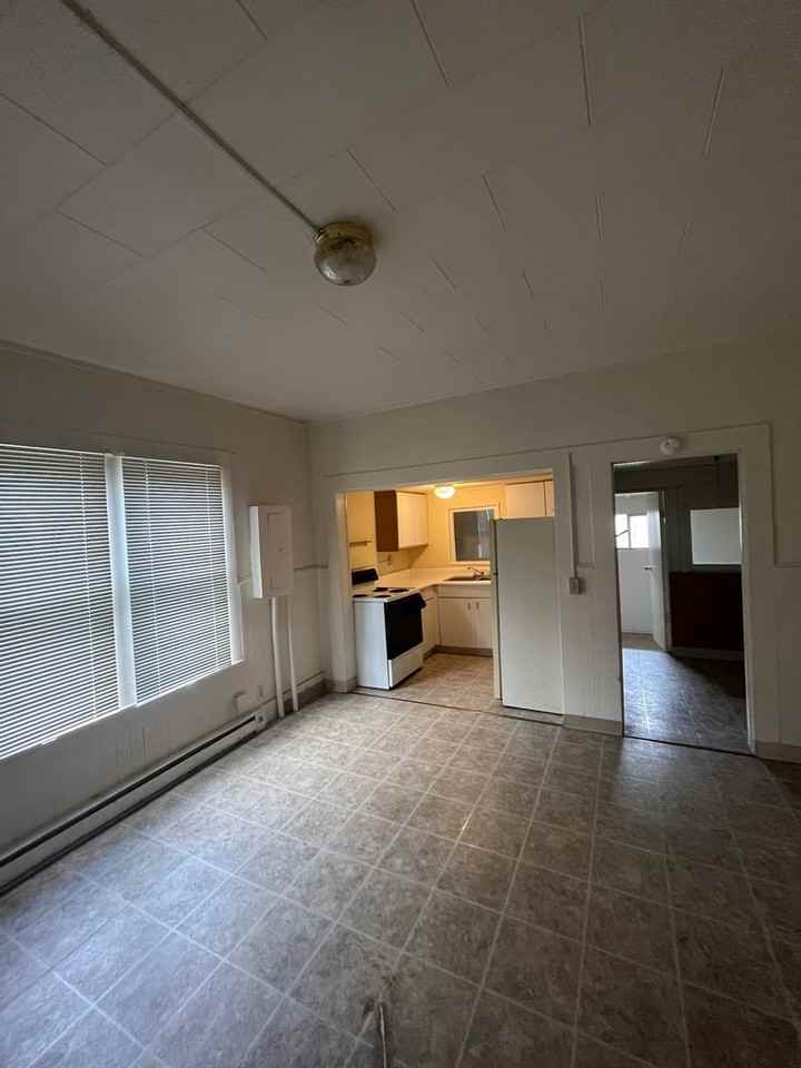 742 E St - Photo 3 of 6