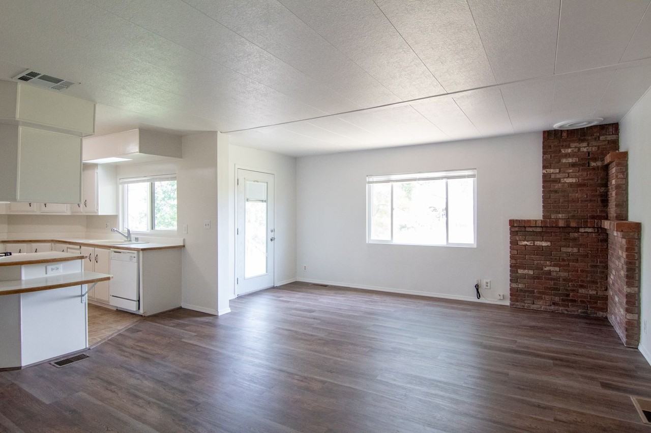 16652 Power Line Rd - Photo 2 of 23