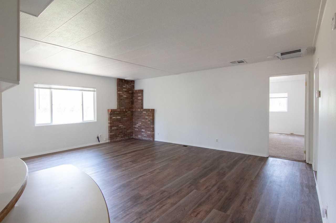 16652 Power Line Rd - Photo 4 of 23