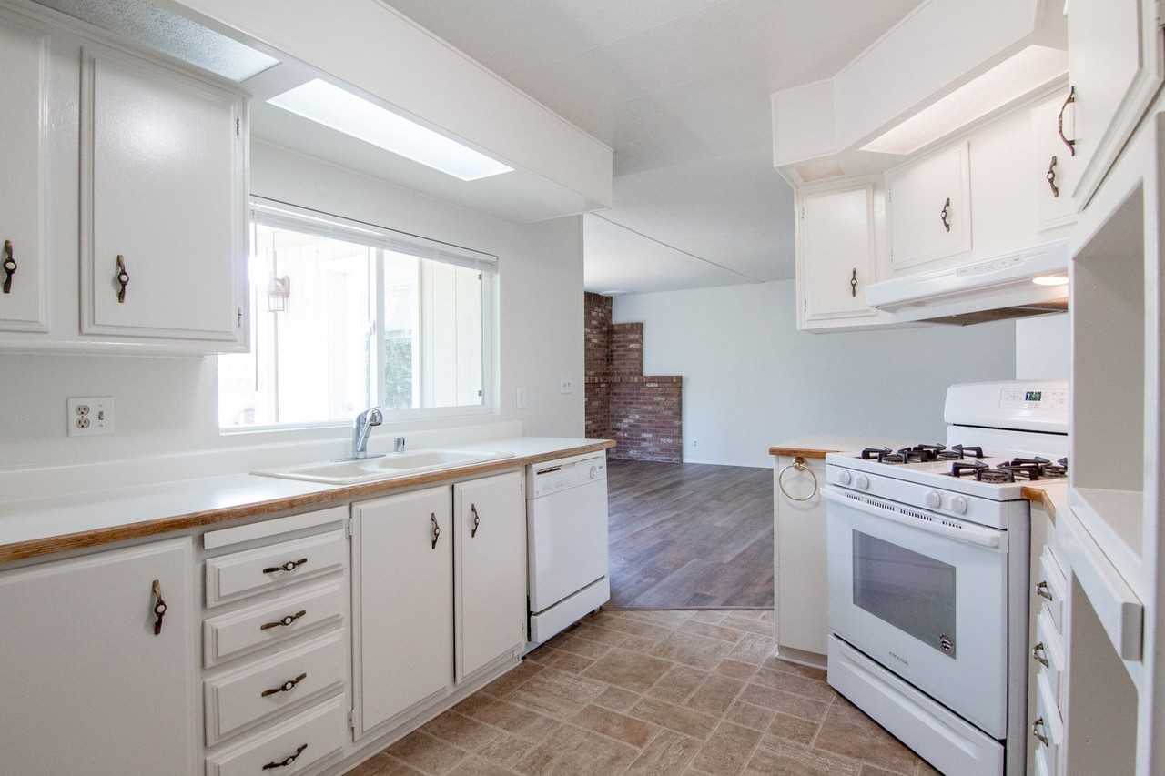 16652 Power Line Rd - Photo 7 of 23