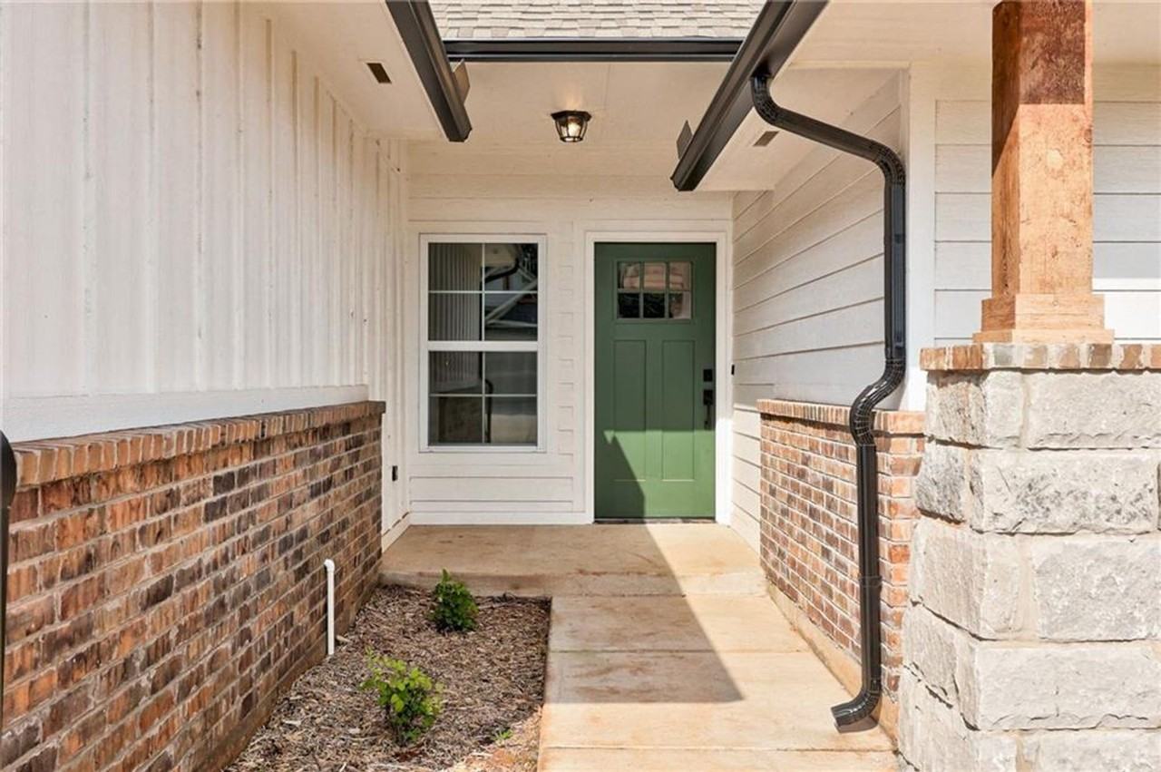 2429 Creek Side Cir - Photo 2 of 35