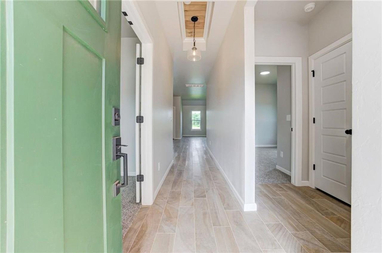 2429 Creek Side Cir - Photo 3 of 35