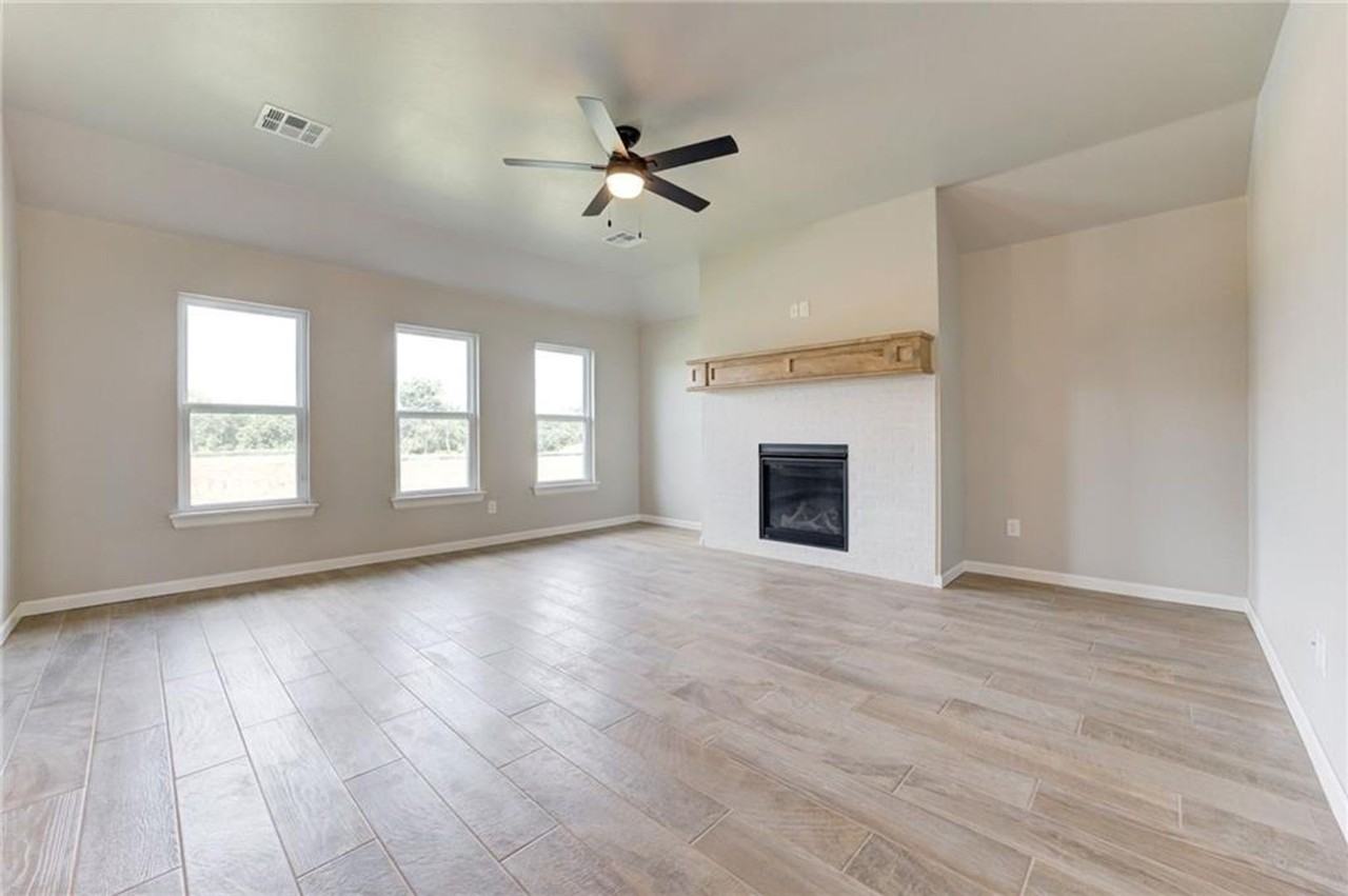 2429 Creek Side Cir - Photo 4 of 35