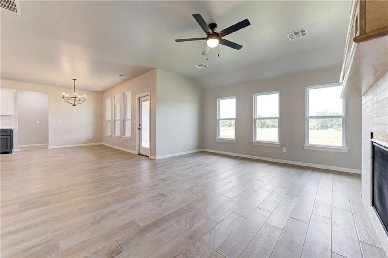 2429 Creek Side Cir - Photo 5 of 35