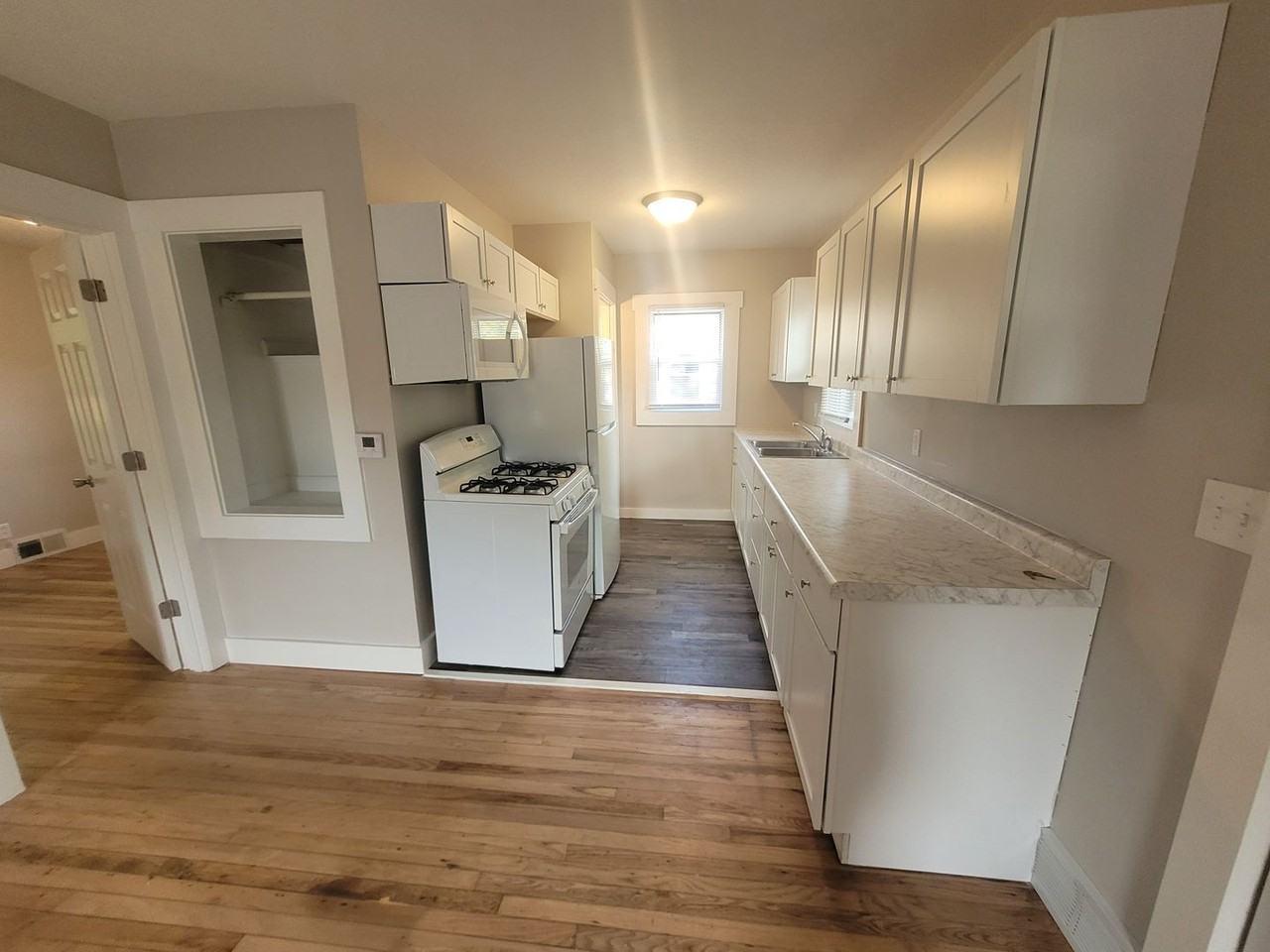 429 E Dunham Ave - Photo 2 of 12
