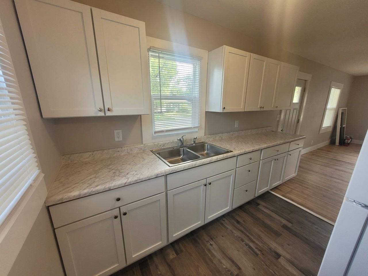 429 E Dunham Ave - Photo 3 of 12