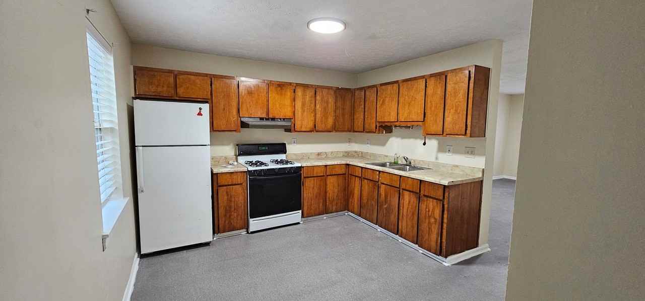 198 Washington St - Photo 3 of 11