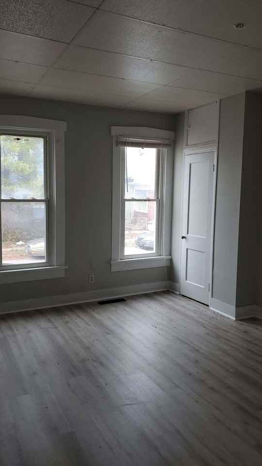 152 Nassau St - Photo 4 of 9