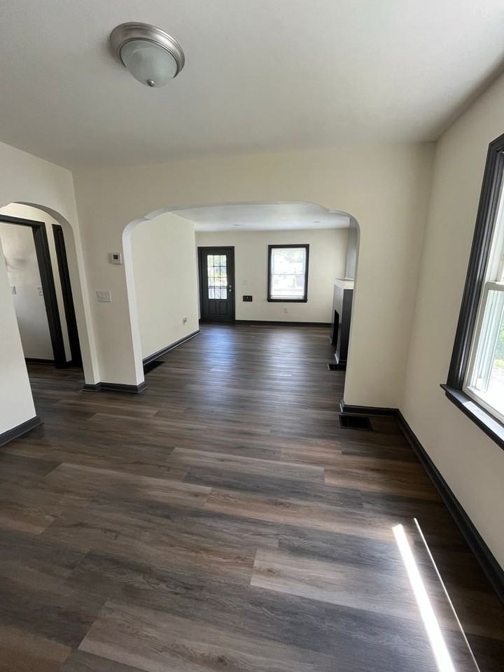 1079 Fairwood Ave - Photo 4 of 16