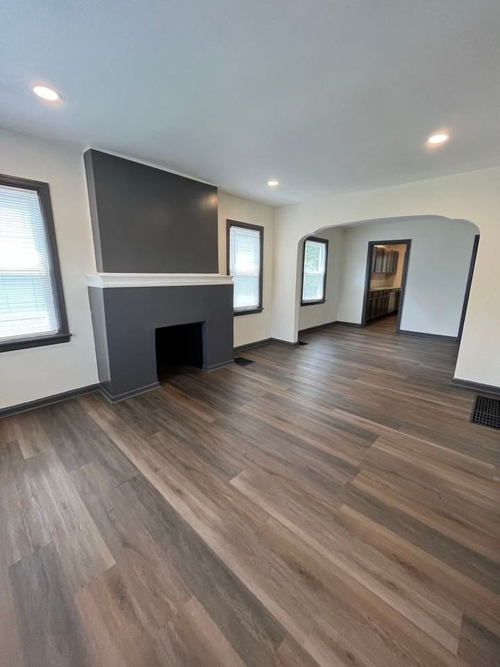 1079 Fairwood Ave - Photo 2 of 16