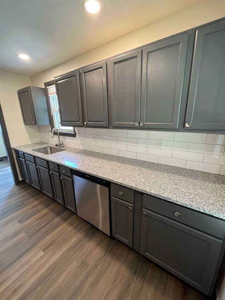 1079 Fairwood Ave - Photo 5 of 16