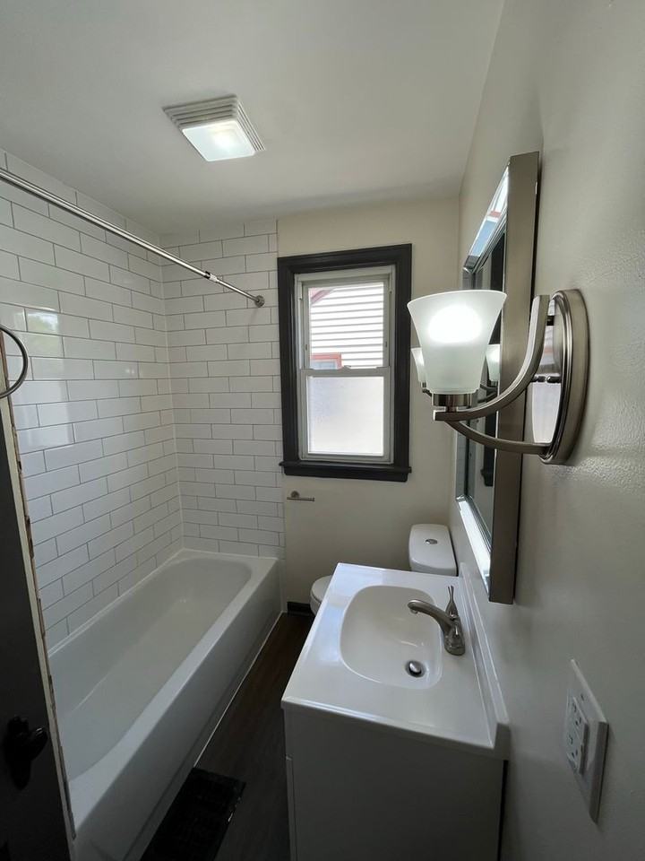 1079 Fairwood Ave - Photo 6 of 16