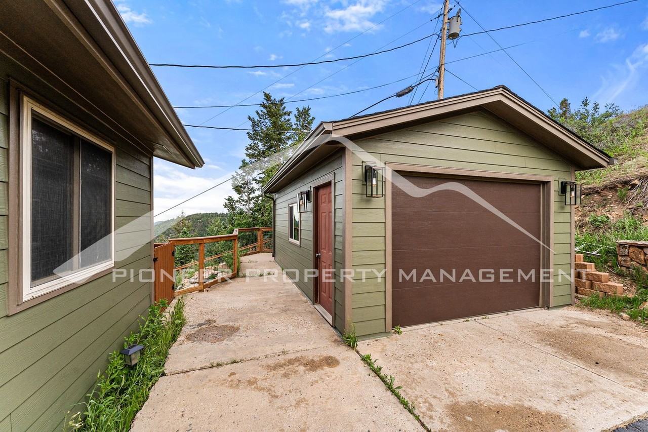 1334 Ponderosa Dr - Photo 2 of 31