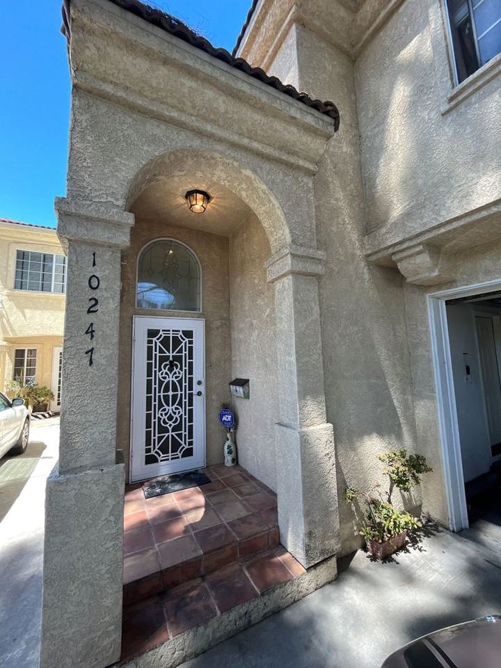 10247 Camarillo St - Photo 2 of 25