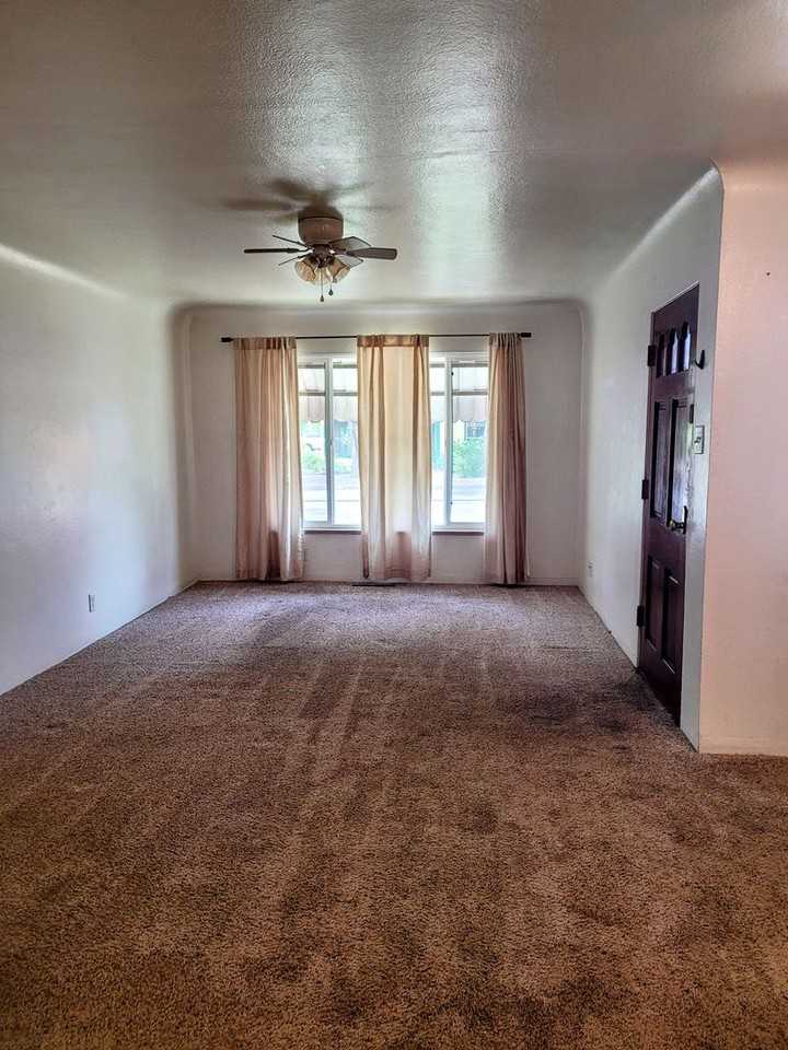 302 N 10th St - Photo 2 of 12