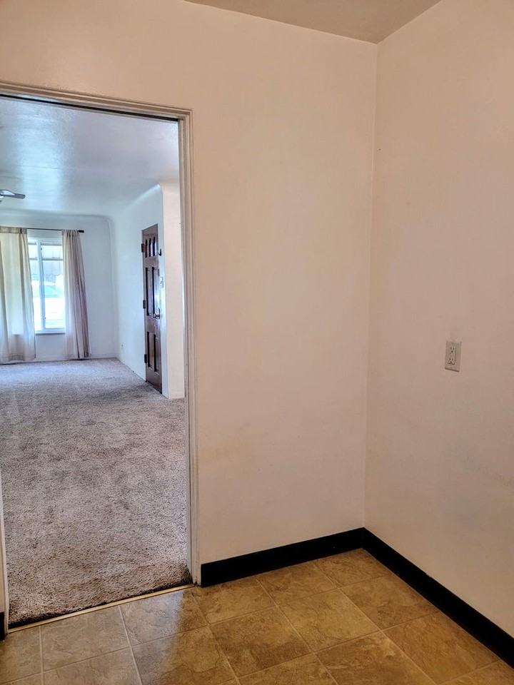 302 N 10th St - Photo 6 of 12
