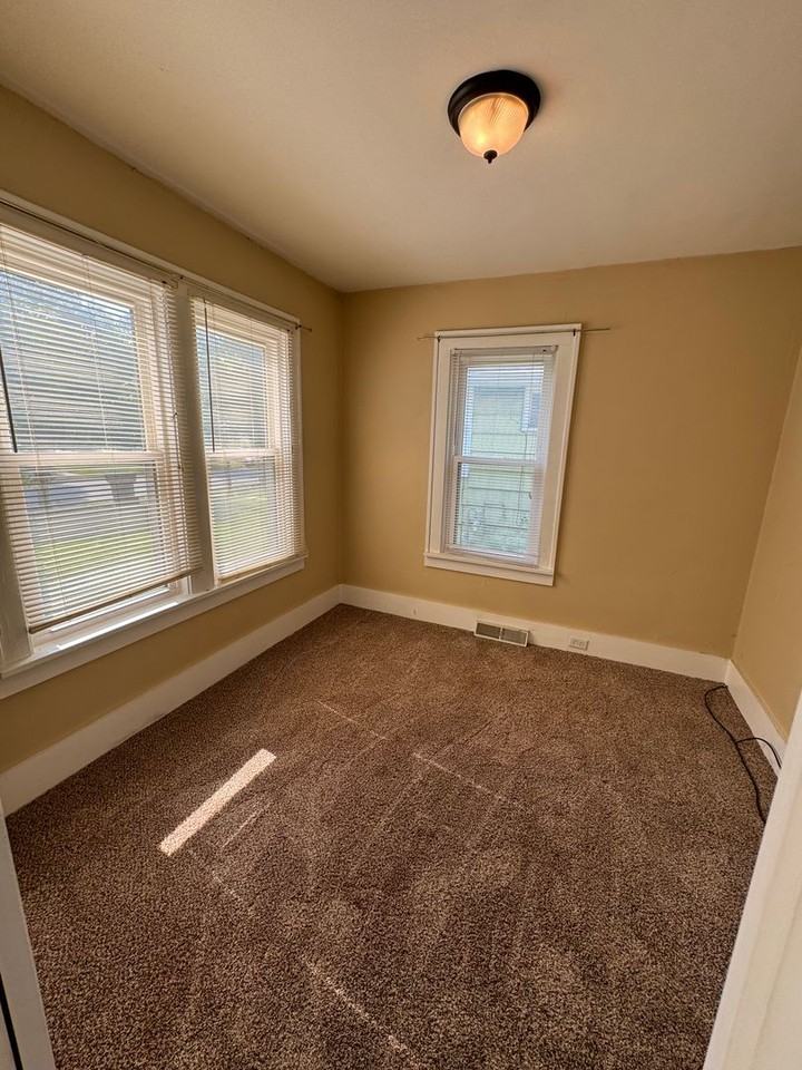 513 S 34th St - Photo 7 of 13