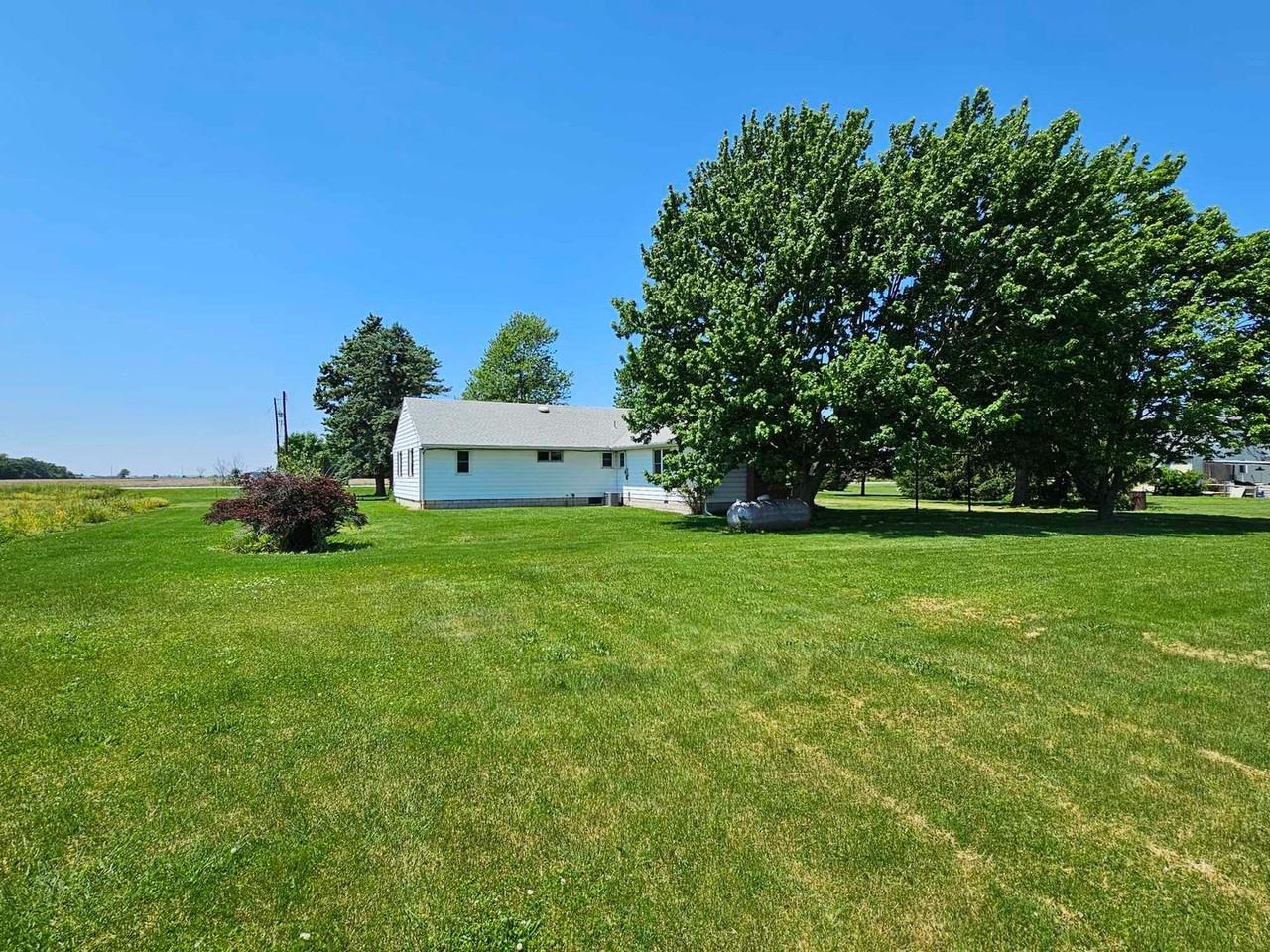 22886 Dunbridge Rd - Photo 3 of 5