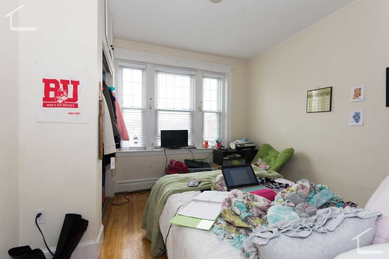 78 Babcock Street - Photo 4 of 9