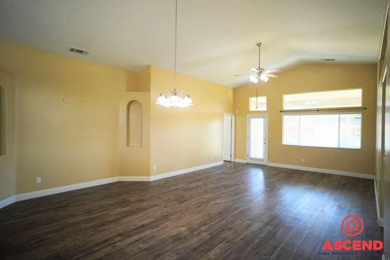 10318 Lerwick Ave - Photo 2 of 15