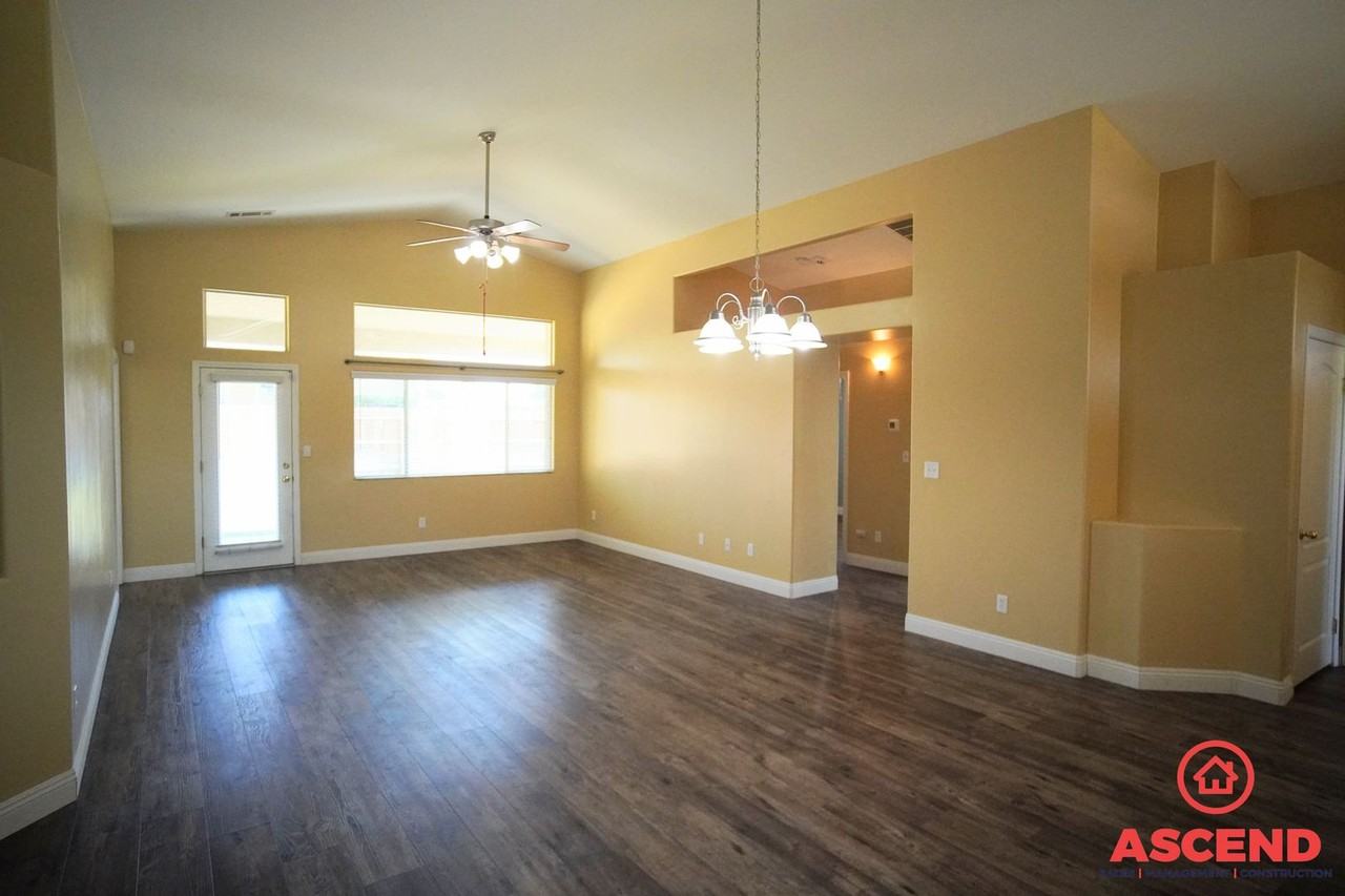 10318 Lerwick Ave - Photo 3 of 15