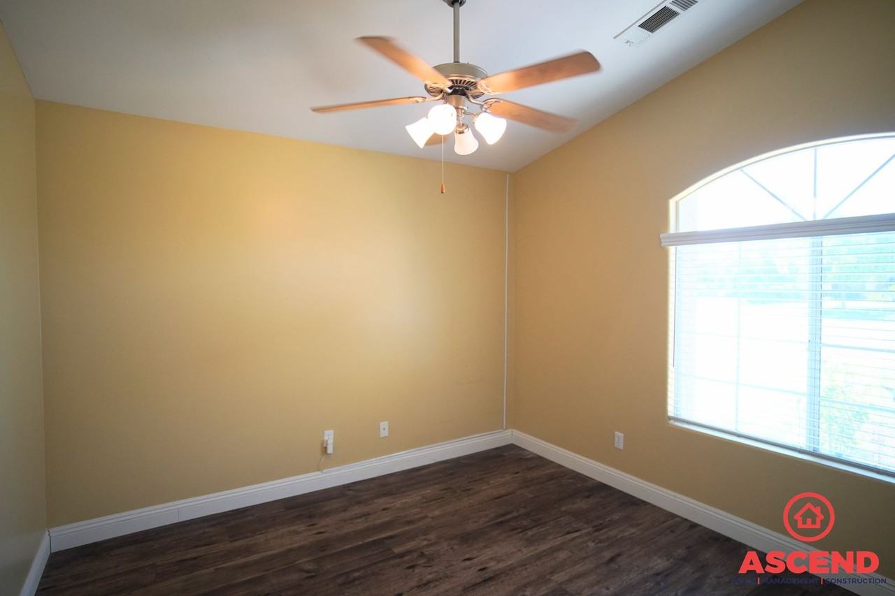 10318 Lerwick Ave - Photo 4 of 15