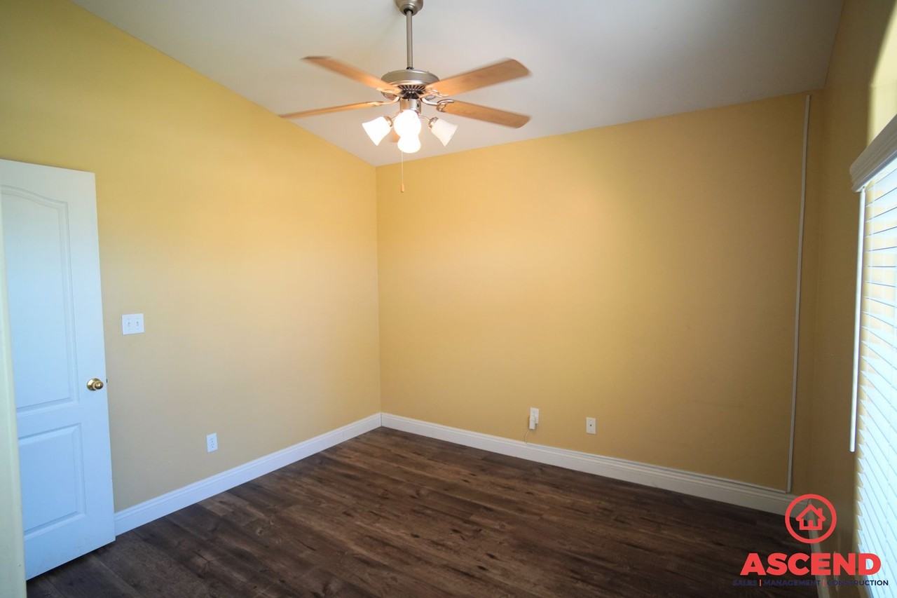 10318 Lerwick Ave - Photo 5 of 15