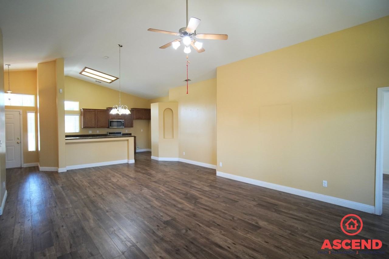 10318 Lerwick Ave - Photo 6 of 15