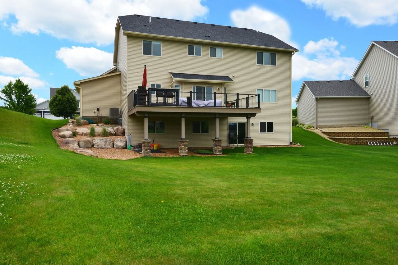 9044 Kagan Ave Ne - Photo 3 of 31