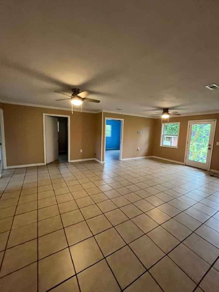 9451 Ne 111th St - Photo 2 of 34