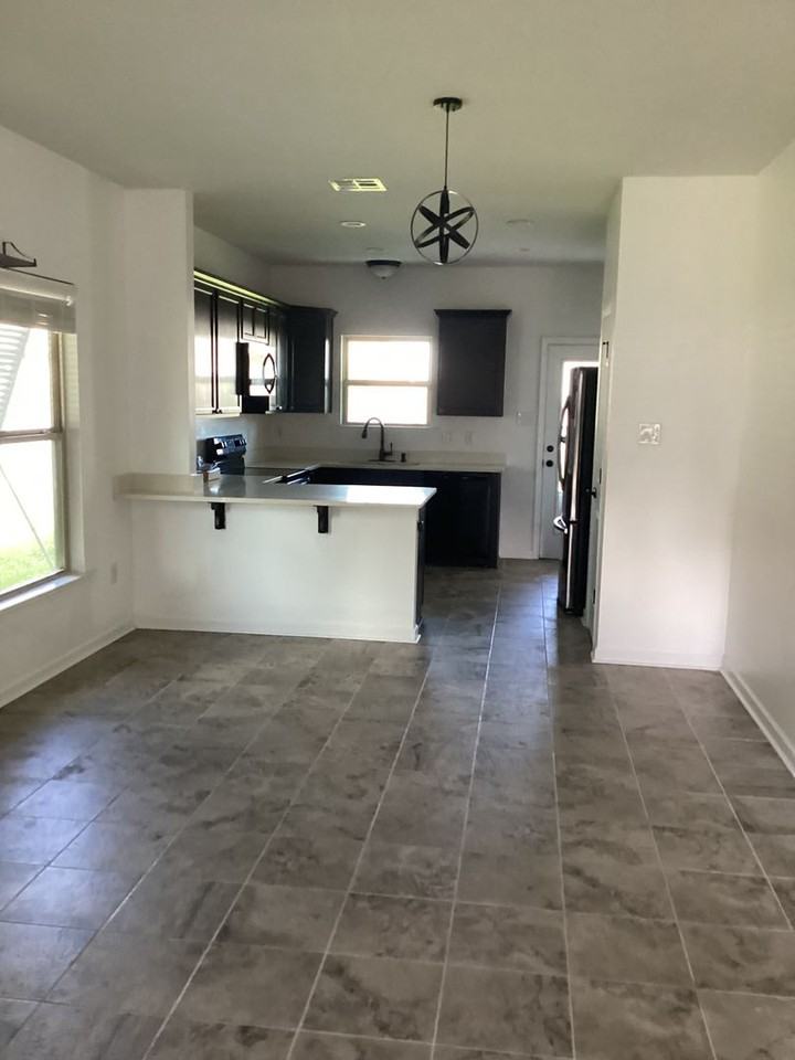 181 Colony Station St - Photo 3 of 39