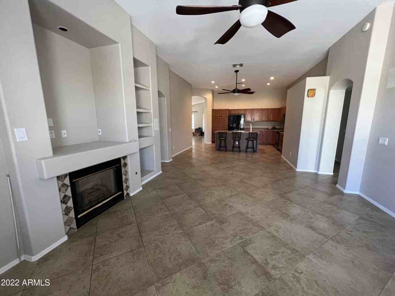 7922 W Ross Ave - Photo 4 of 25