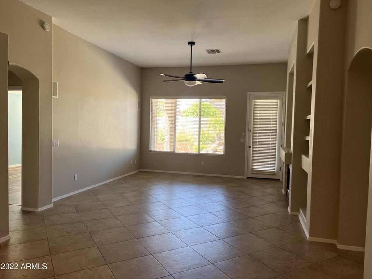 7922 W Ross Ave - Photo 5 of 25