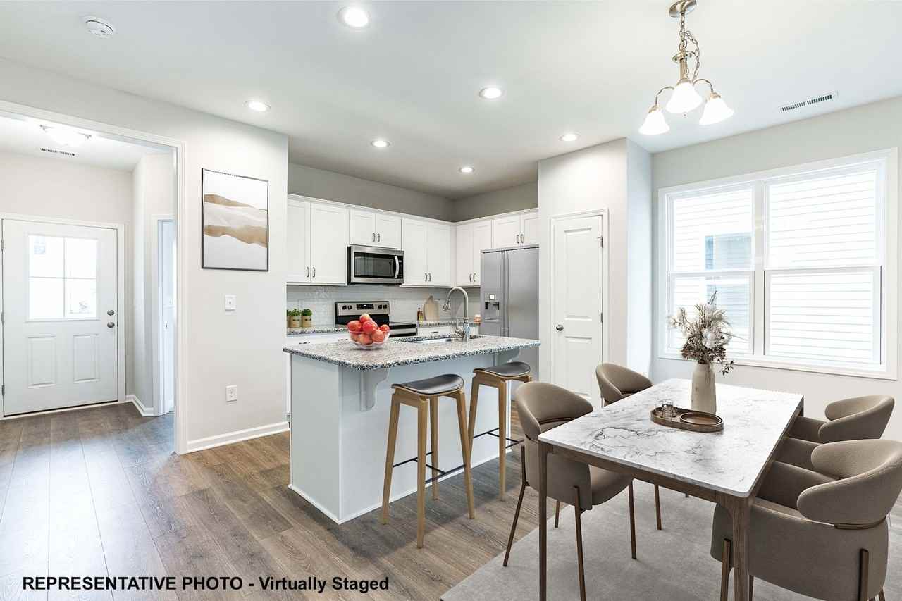 114 Sandstone St - Photo 3 of 8