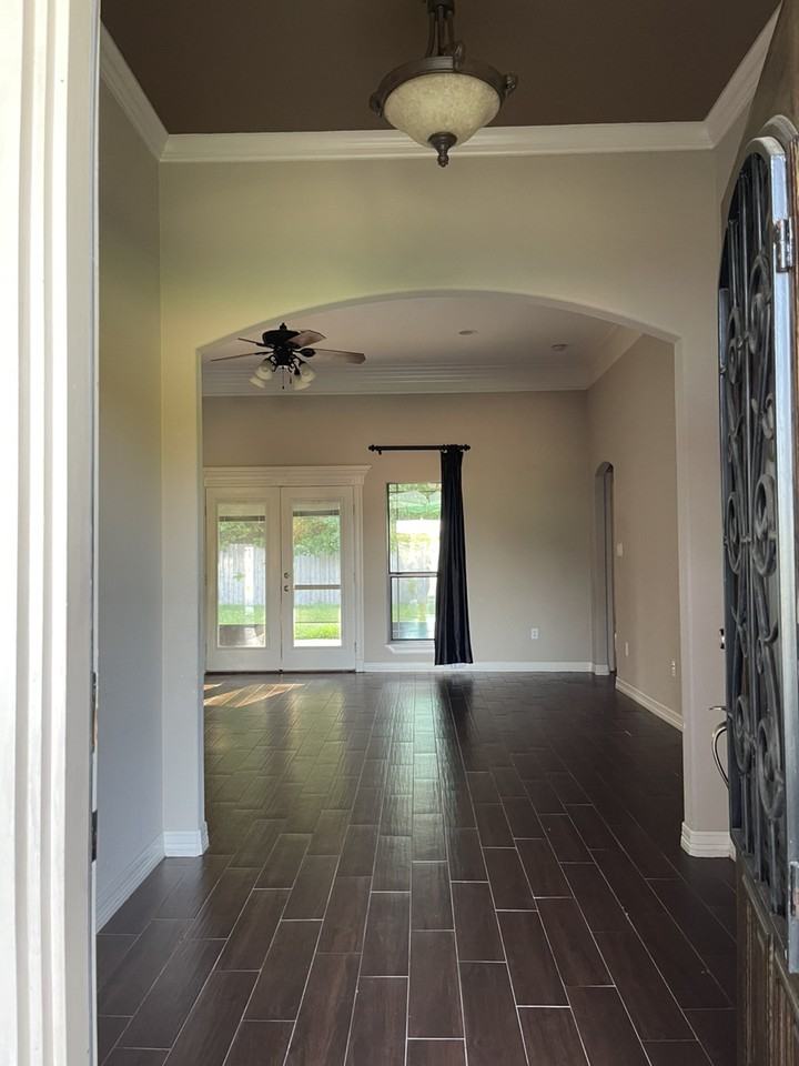 1030 Cardinal Dr - Photo 2 of 19