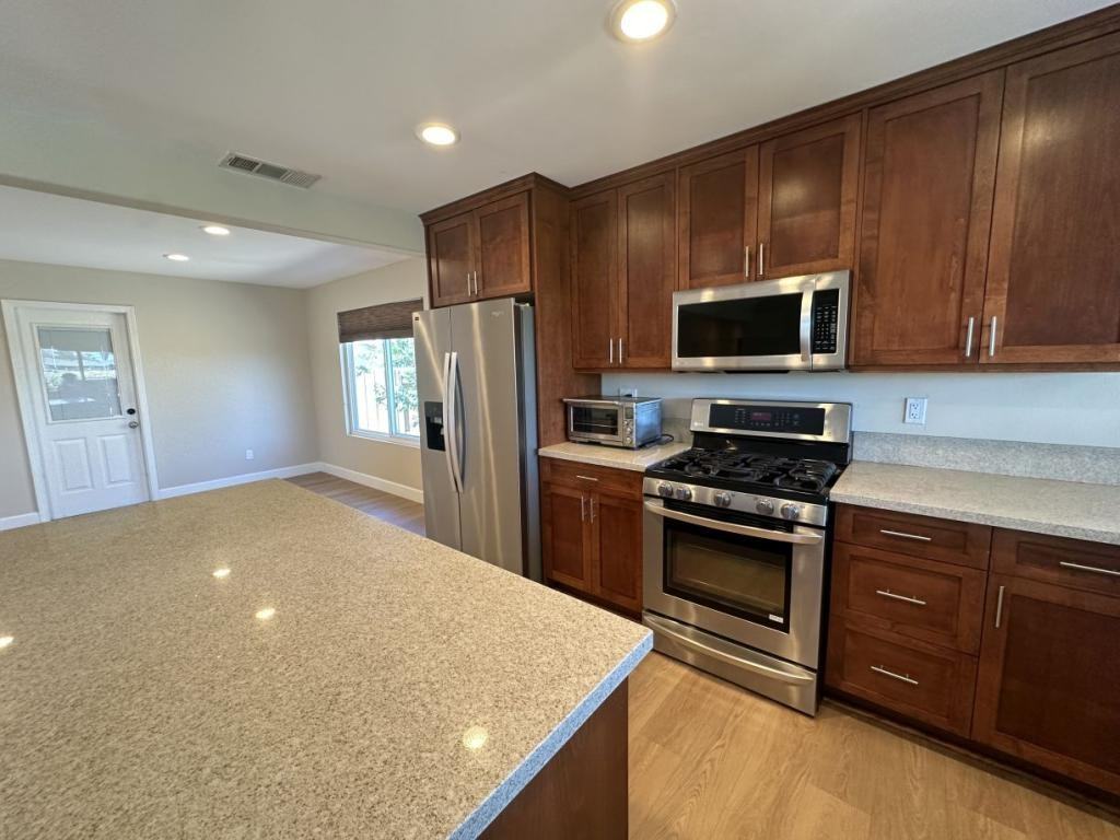 4636 Benhurst Ave - Photo 6 of 18